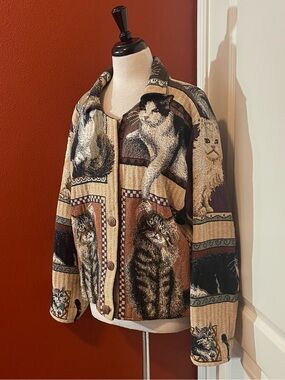 Sugar Street Weavers Women’s Vintage Button Front AOP Cat Art Tapestry Cardigan